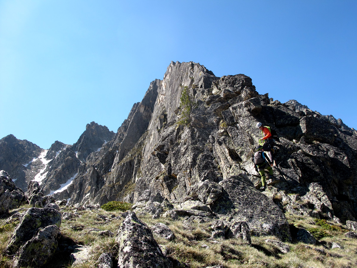 Conquer the Peaks: Your Guide to Mountaineering Adventures in the Ariège Pyrenees