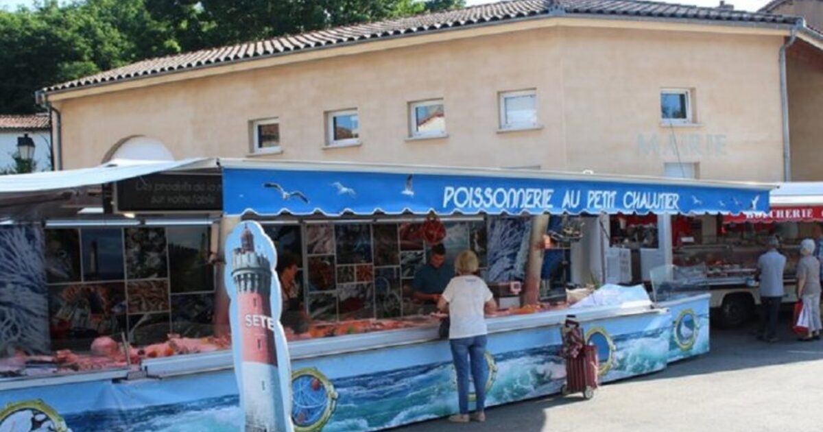 Experience the Vibrant Weekly Market in Saint-Pierre-de-Rivière!